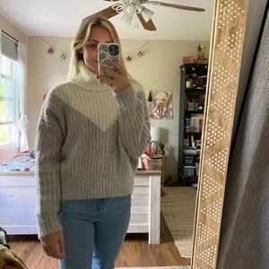 Romeo & Juliet Couture White and Gray Knit Turtleneck Sweater